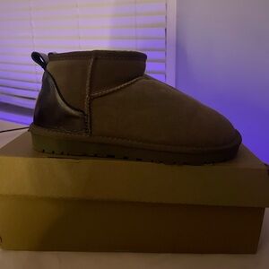 UGG classic ultra mini metallic Women’s size 6